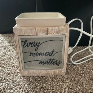 Scentsy Tan and Cream Electric Wax Warmer